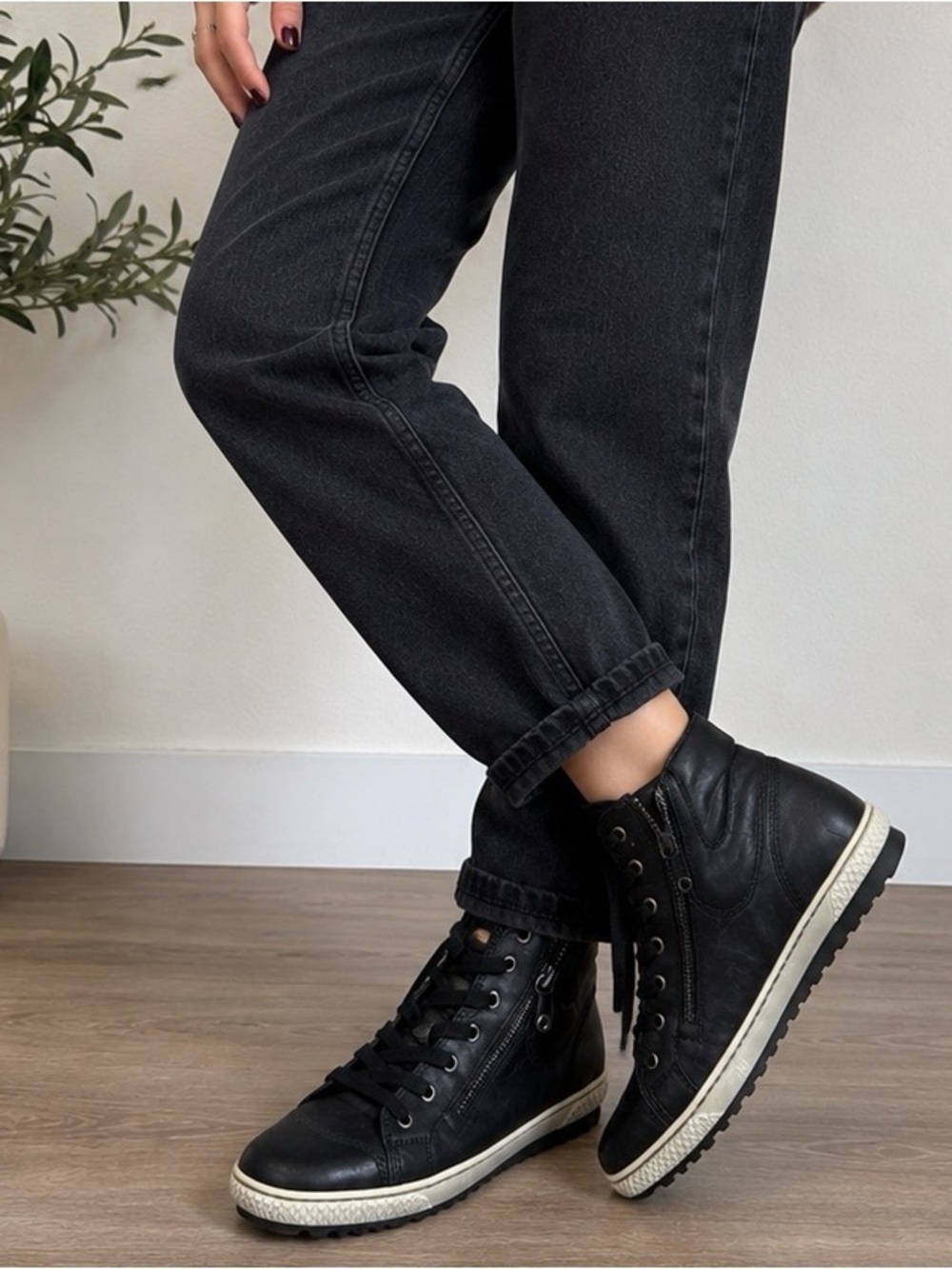 Gabor Black Leather High Top Sneakers Side Zip Insulated Comfort Shoes Size 5